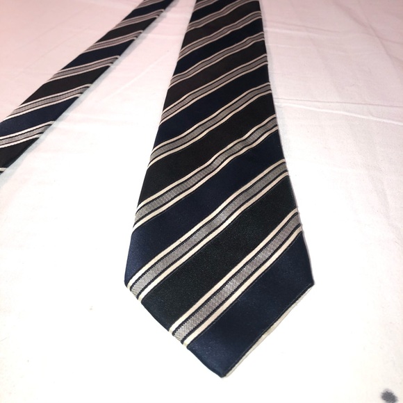 Men’s Donald J. Trump Striped Silk Tie - Picture 2 of 5